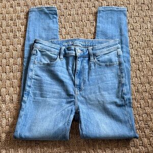 American Eagle Outfitters Women's Light Wash Super Hi-Rise Jegging Skinny Jeans